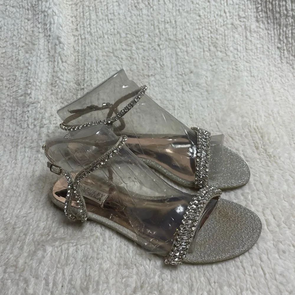 Badgley Mischka crystals straps flat Sandals silver glitter trim SZ8.5